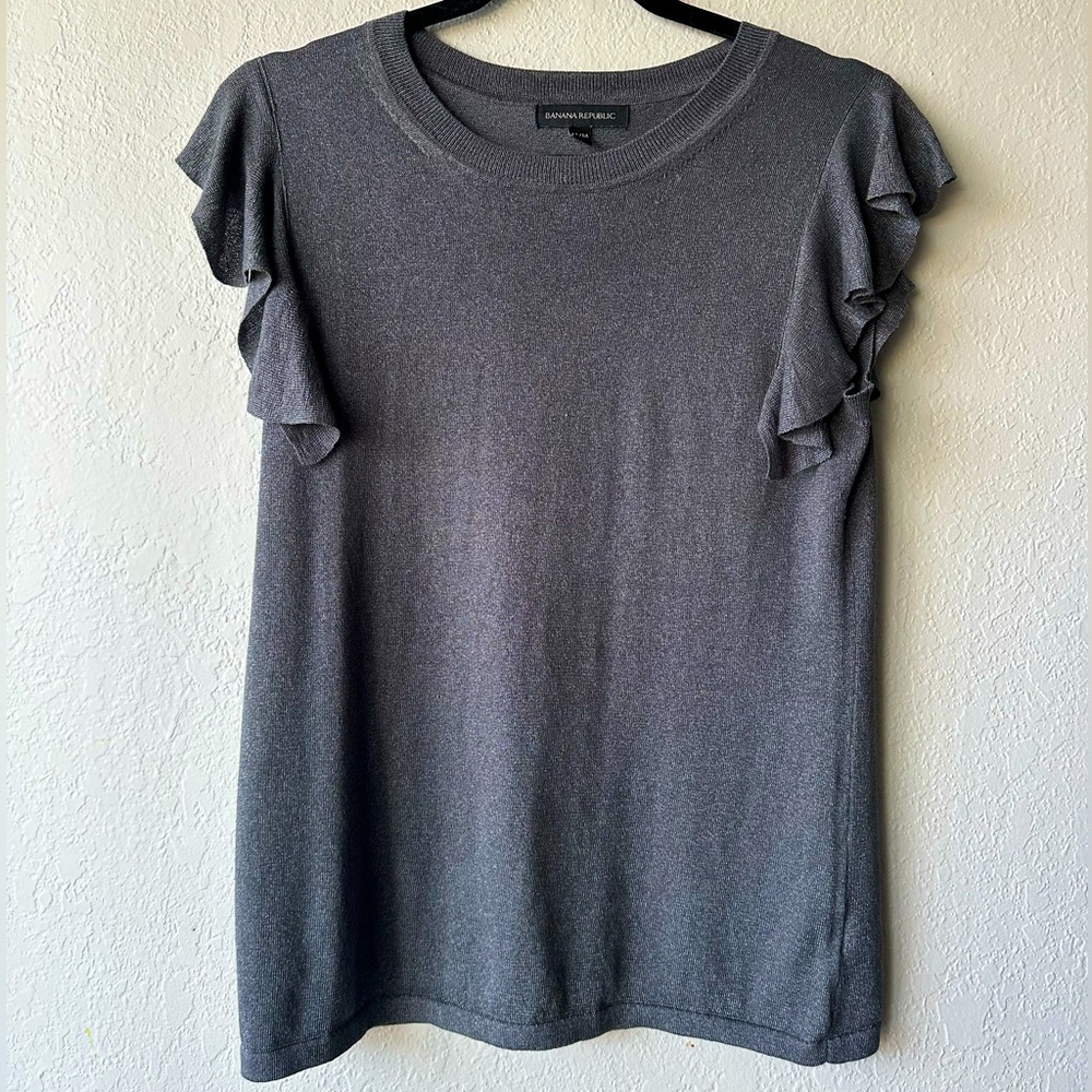 ✨ Banana Republic Ruffle Sleeve Silver Knit Top – Chic & Versatile! ✨